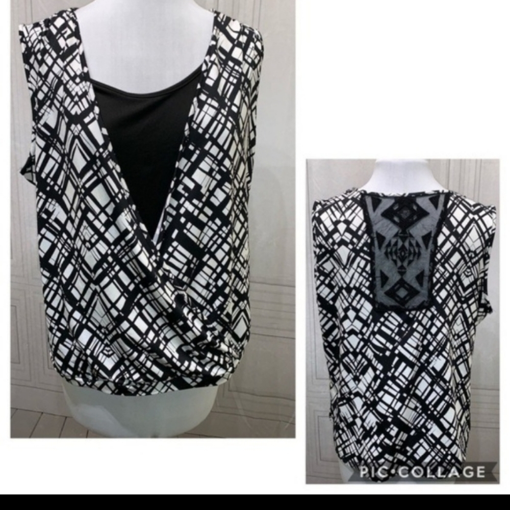New Directions Short Sleeve Shirt Lace Inlay
